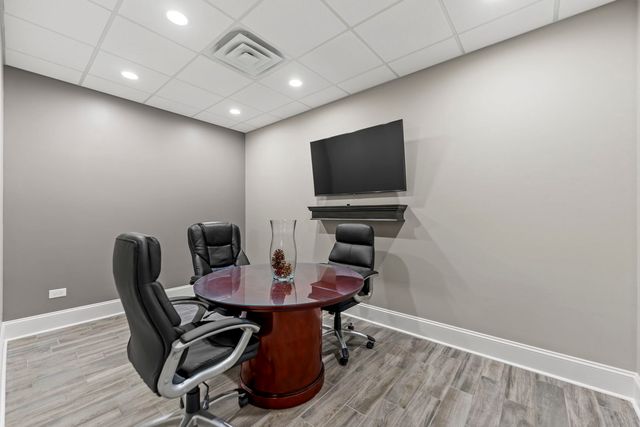 850 S Mchenry Avenue B, Crystal Lake, IL 60014