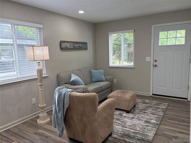 132 Maudlin Street, Novi, MI 48377