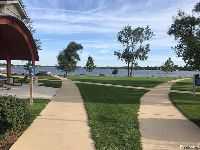 132 Maudlin Street, Novi, MI 48377