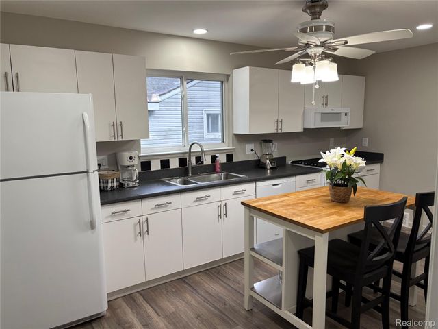 132 Maudlin Street, Novi, MI 48377