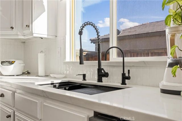 15592 Red Oak, Victorville, CA 92394
