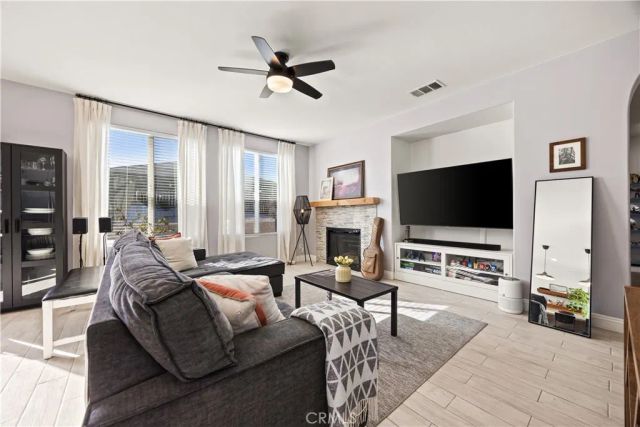15592 Red Oak, Victorville, CA 92394