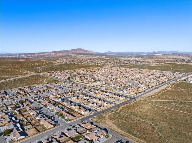 15592 Red Oak, Victorville, CA 92394