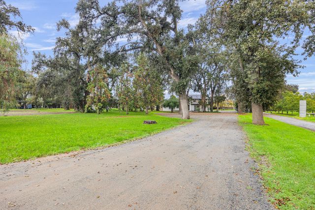 31191 Rd 160 160, Visalia, CA 93292