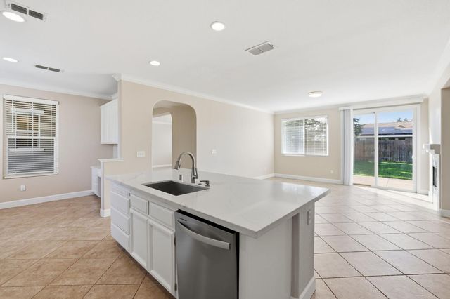 2119 Greenhorn Creek Cir, Plumas Lake, CA 95961