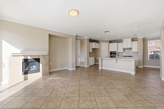 2119 Greenhorn Creek Cir, Plumas Lake, CA 95961