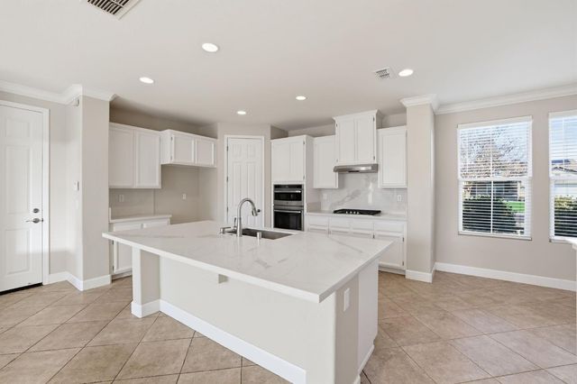 2119 Greenhorn Creek Cir, Plumas Lake, CA 95961