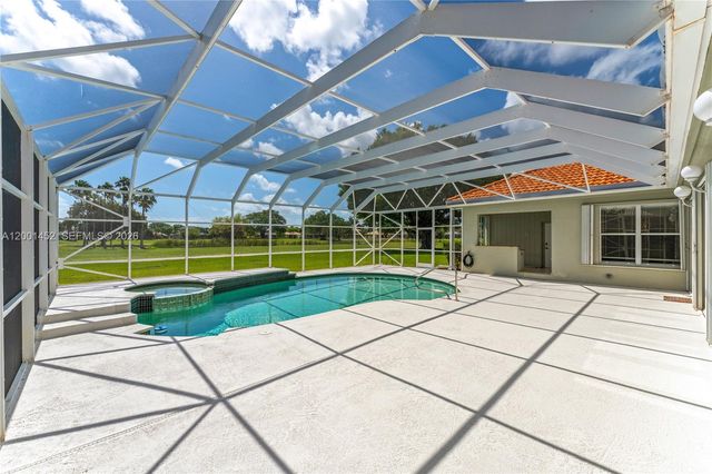 2625 Fairways Dr, Homestead, FL 33035