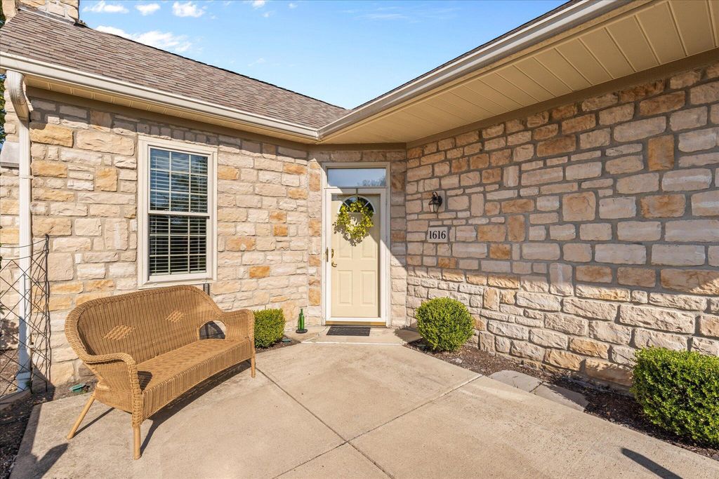 1616 Crossing Boulevard, Circleville, OH 43113