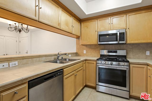 3328 OAKHURST Avenue 108, Los Angeles, CA 90034