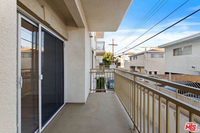 3328 OAKHURST Avenue 108, Los Angeles, CA 90034