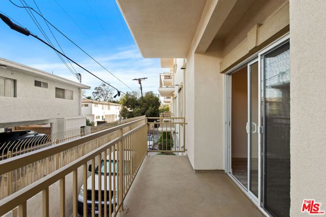 3328 OAKHURST Avenue 108, Los Angeles, CA 90034