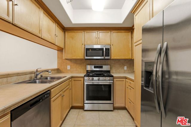 3328 OAKHURST Avenue 108, Los Angeles, CA 90034
