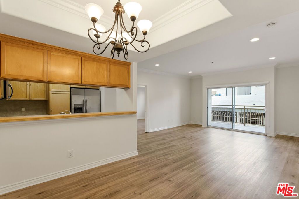 3328 OAKHURST Avenue 108, Los Angeles, CA 90034