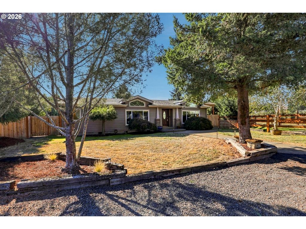 Image 1 of property listing at 23167 Ne SUNNYCREST Rd, Newberg, OR 97132