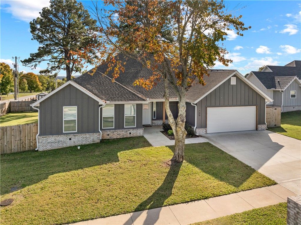 817 Spurgeon Lane, Prairie Grove, AR 72753