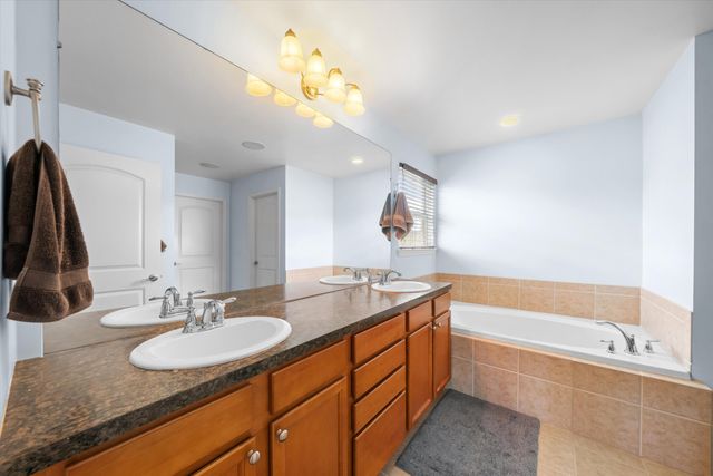 3727 Hogan Circle, Rochester, MI 48307