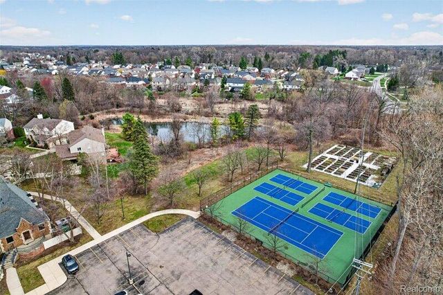 3727 Hogan Circle, Rochester, MI 48307