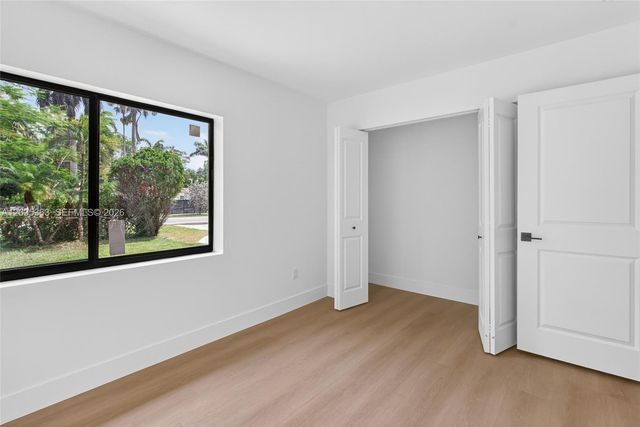 175 NE 159th St, Miami, FL 33162