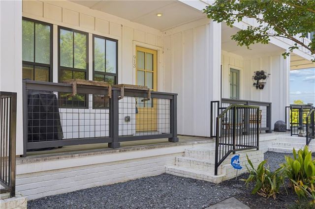 913 Brees Court, Atlanta, GA 30318