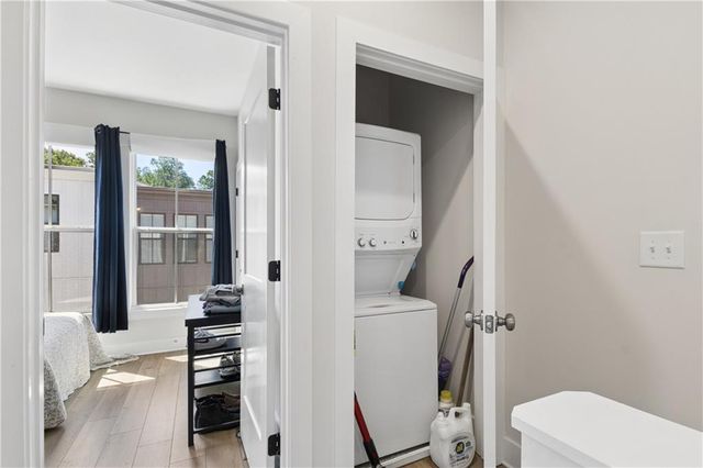 913 Brees Court, Atlanta, GA 30318