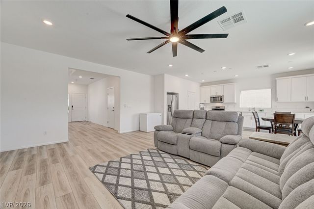 10229 Bloom Quick Court, Las Vegas, NV 89141