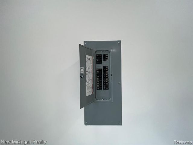 171 Davis Street, Wyandotte, MI 48192