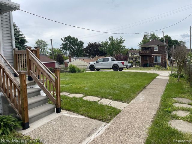 171 Davis Street, Wyandotte, MI 48192
