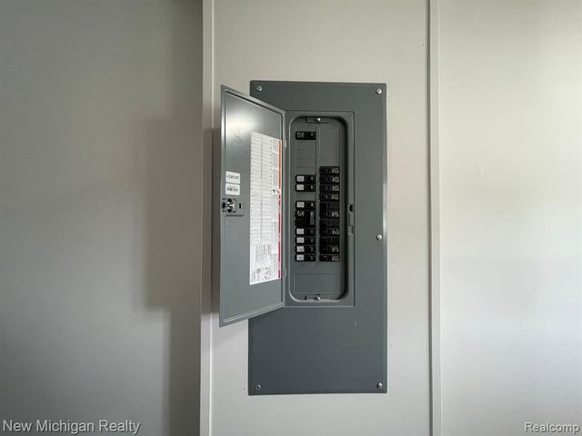 171 Davis Street, Wyandotte, MI 48192