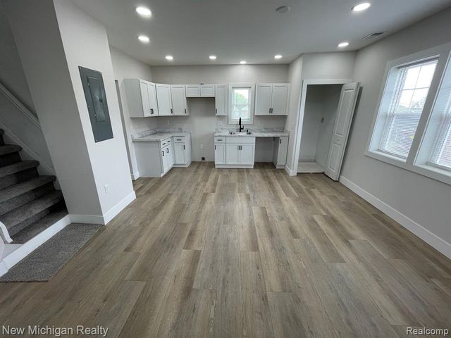 171 Davis Street, Wyandotte, MI 48192