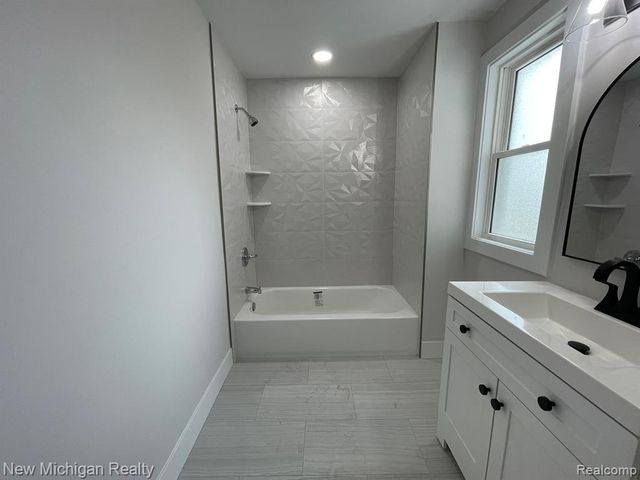 171 Davis Street, Wyandotte, MI 48192