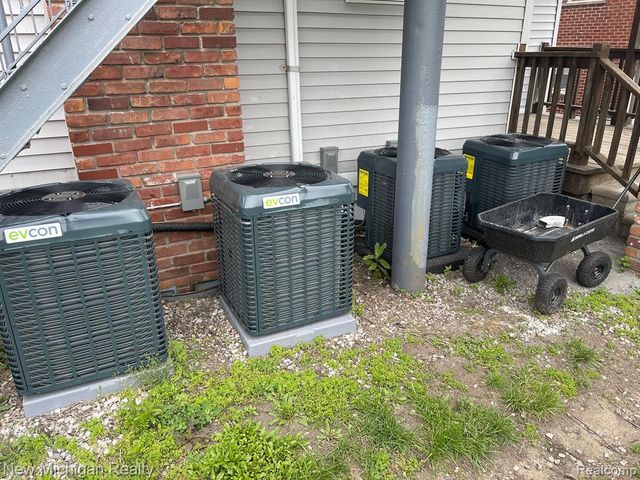 171 Davis Street, Wyandotte, MI 48192