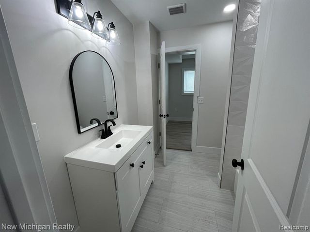 171 Davis Street, Wyandotte, MI 48192