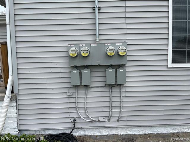 171 Davis Street, Wyandotte, MI 48192