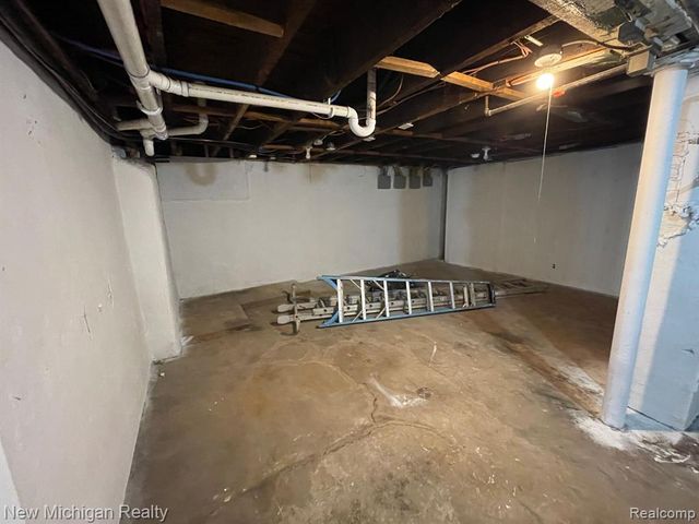 171 Davis Street, Wyandotte, MI 48192