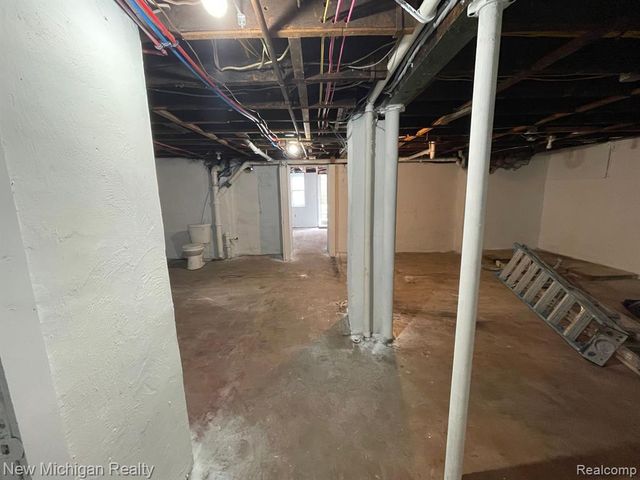 171 Davis Street, Wyandotte, MI 48192