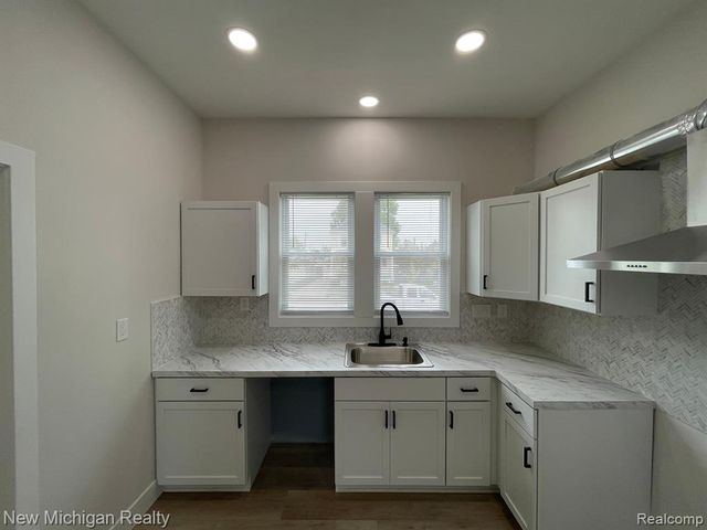 171 Davis Street, Wyandotte, MI 48192