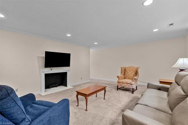 1055 Foothills Drive, Kernersville, NC 27284