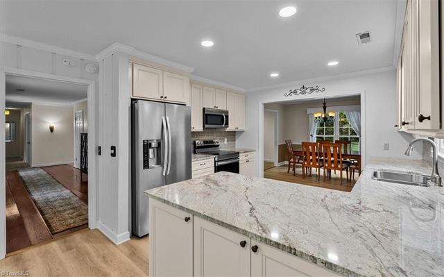 1055 Foothills Drive, Kernersville, NC 27284