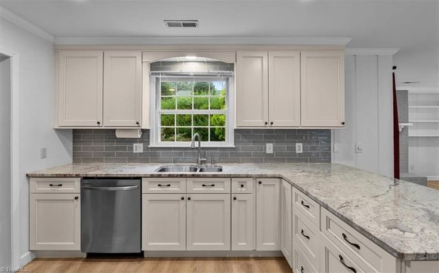 1055 Foothills Drive, Kernersville, NC 27284