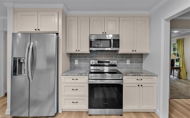 1055 Foothills Drive, Kernersville, NC 27284