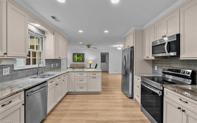 1055 Foothills Drive, Kernersville, NC 27284