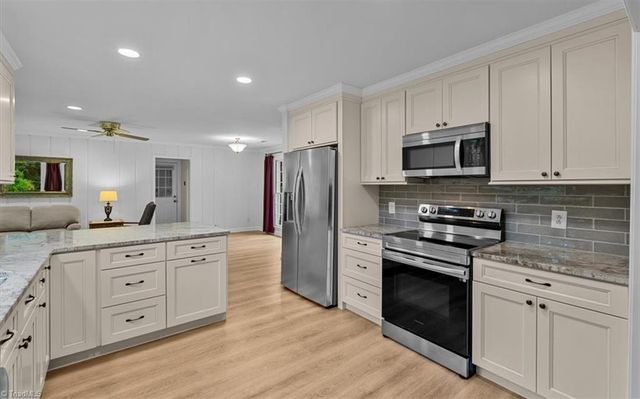 1055 Foothills Drive, Kernersville, NC 27284