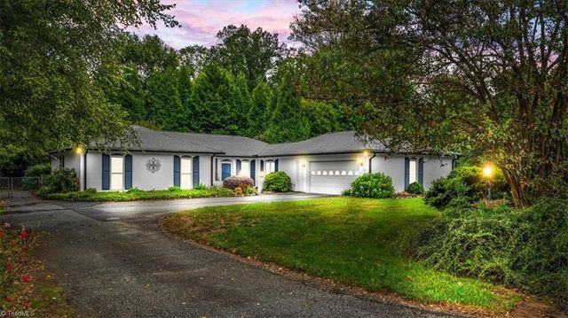 1055 Foothills Drive, Kernersville, NC 27284