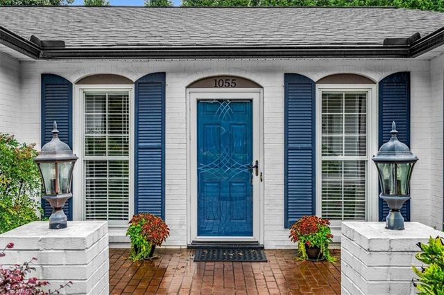 1055 Foothills Drive, Kernersville, NC 27284