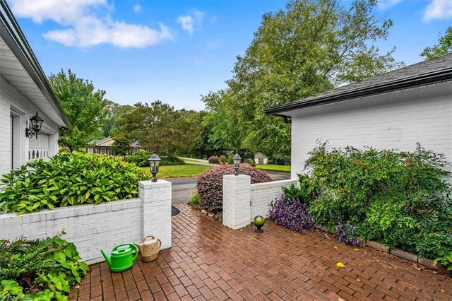 1055 Foothills Drive, Kernersville, NC 27284