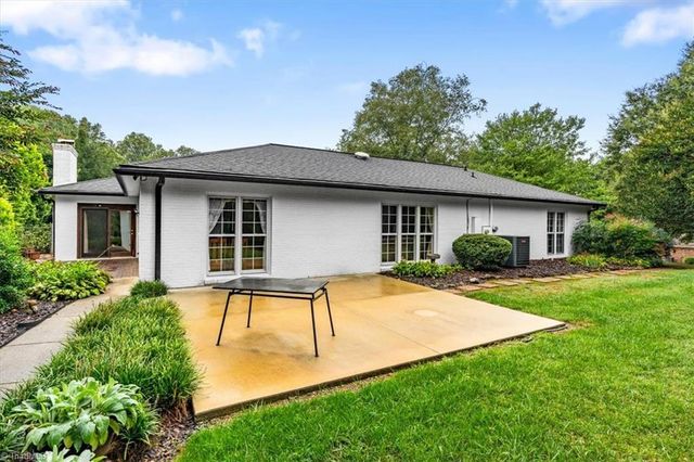 1055 Foothills Drive, Kernersville, NC 27284