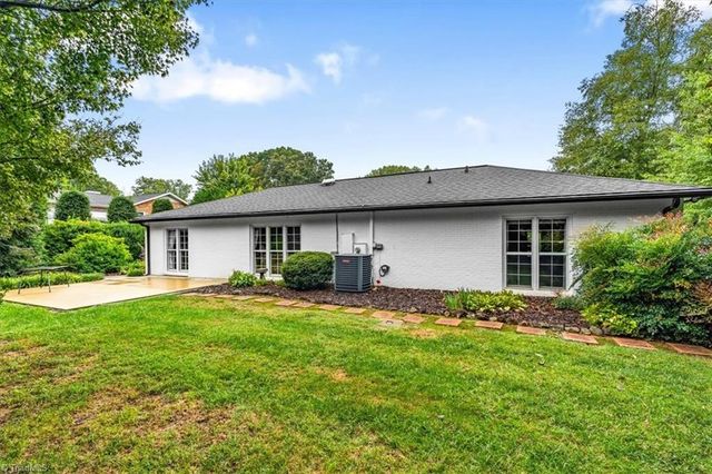 1055 Foothills Drive, Kernersville, NC 27284