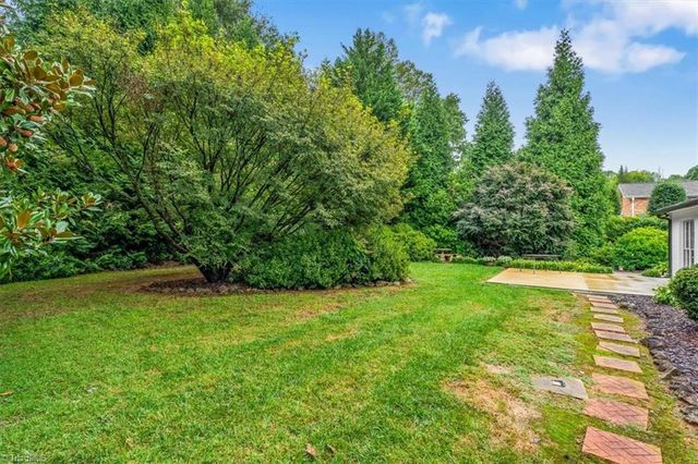 1055 Foothills Drive, Kernersville, NC 27284