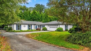 1055 Foothills Drive, Kernersville, NC 27284